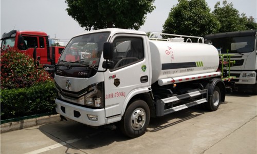 4立方東風(fēng)灑水車(chē) 