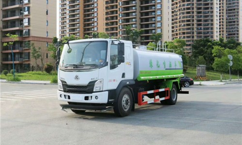 15立方東風(fēng)柳汽灑水車(chē) 