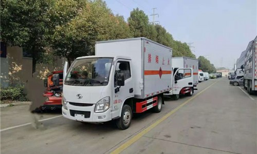 躍進(jìn)小福星易燃液體廂式運輸車 